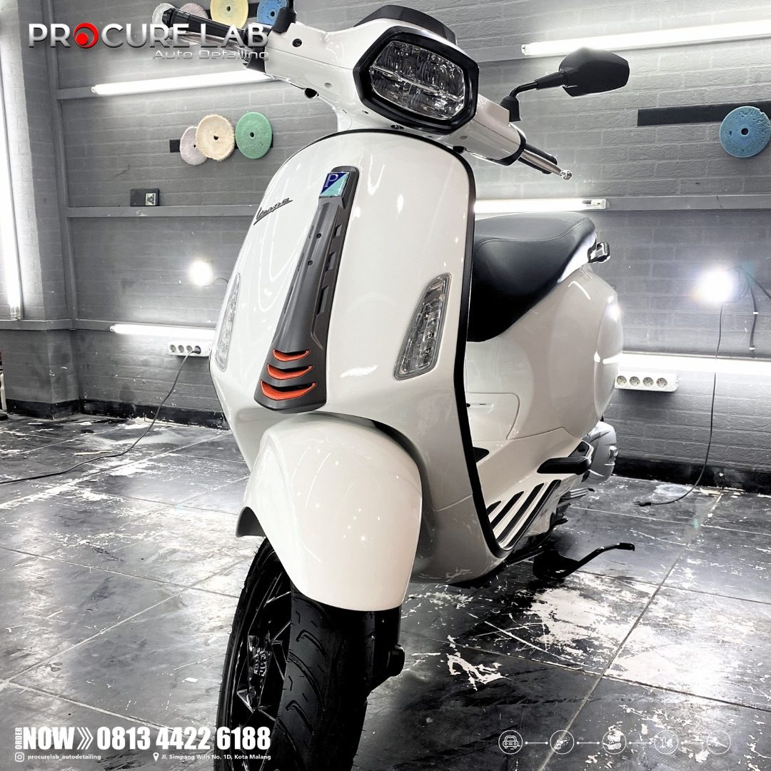 Nano Ceramic Coating pada Vespa Sprint S putih